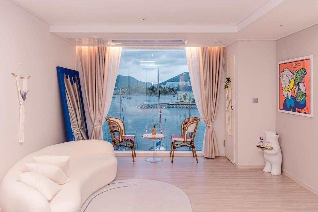 יאוסו The Castle Ocean Suite מראה חיצוני תמונה
